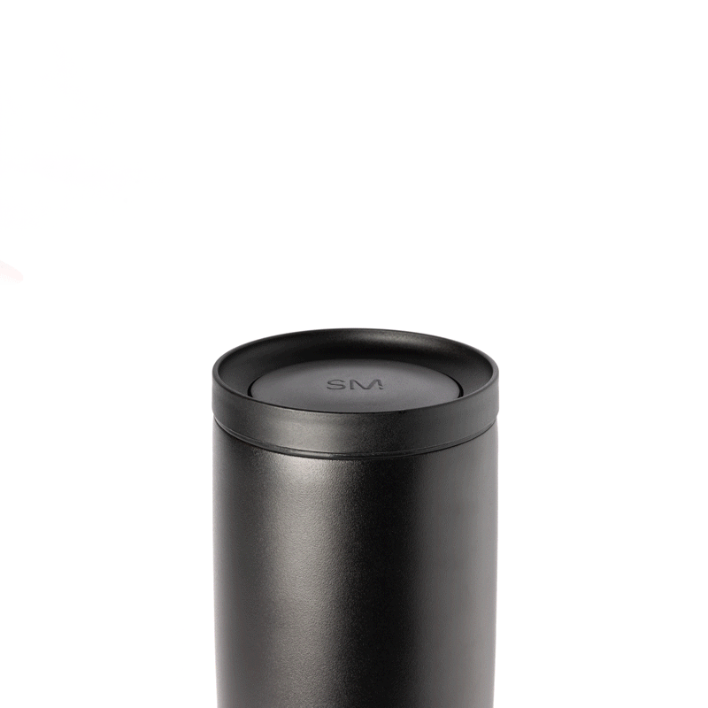 Voyager Signature 360 push button lid in matte black with gray undertones, featuring a dark charcoal finish against a light gray background.
